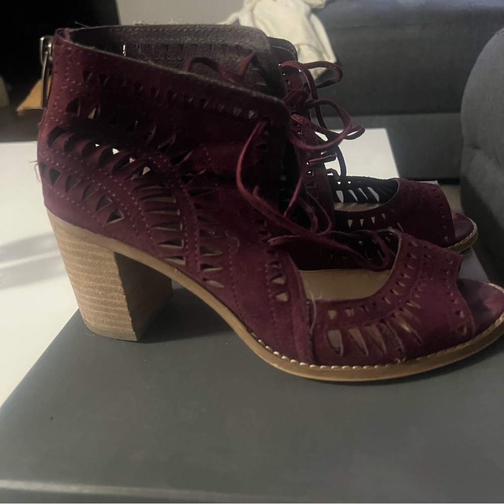 Vince Camuto burgundy leather open toe Booties Lace and Zip Size 7 M